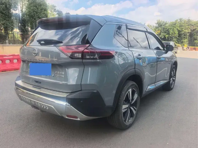 Nissan X-Trail — Фото автомобиля 3
