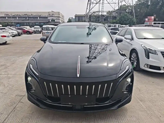 Hongqi E-QM5 — Фото автомобиля 2