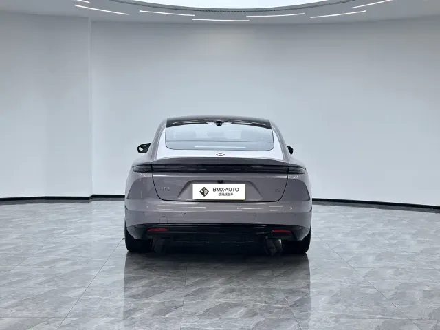 Nio ET5 — Фото автомобиля 6