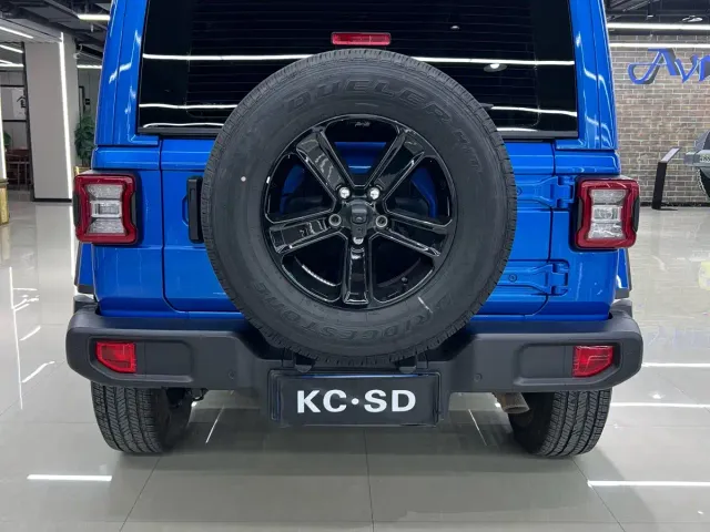 Jeep Wrangler — Фото автомобиля 4
