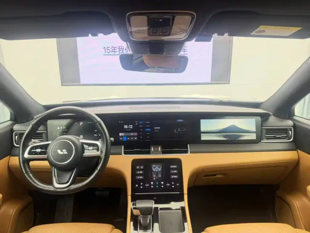 Li Auto ONE — Фото автомобиля 12