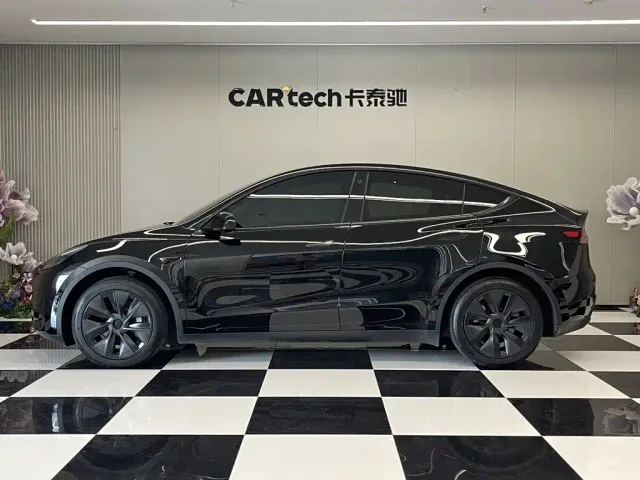 Tesla Model Y — Фото автомобиля 8