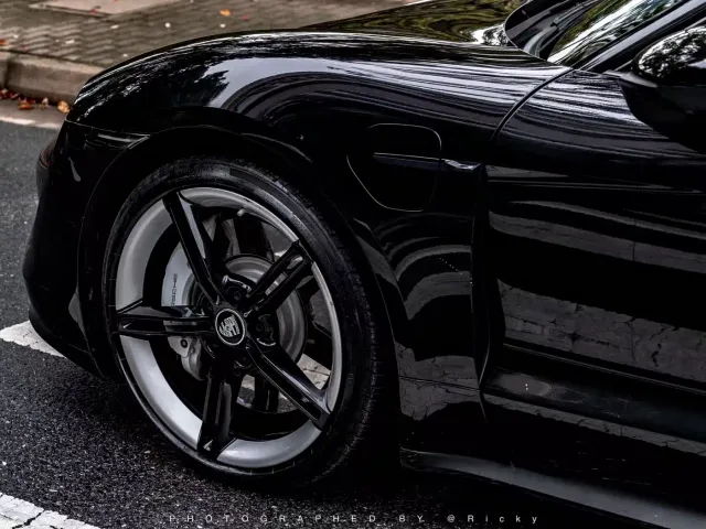 Porsche Taycan — Фото автомобиля 5