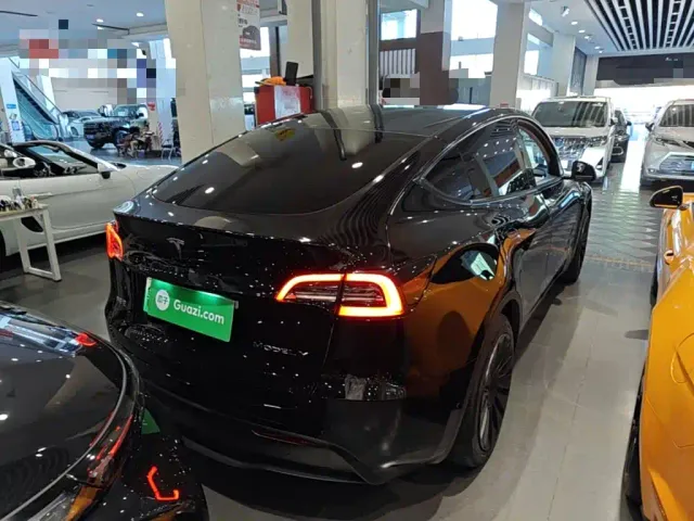 Tesla Model Y — Фото автомобиля 6