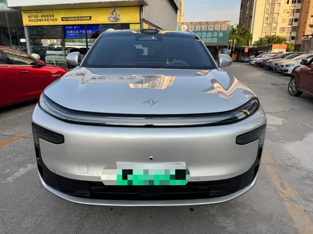 Dongfeng E8 M8 — Фото автомобиля 2