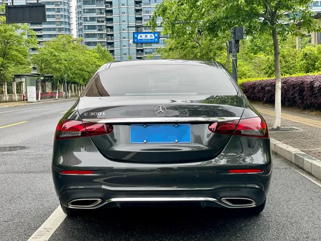Mercedes-Benz E-Class — Фото автомобиля 6