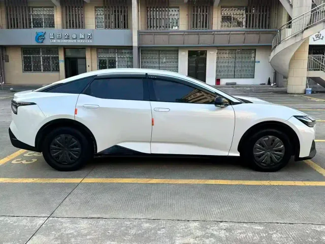 Toyota bZ3 — Фото автомобиля 6