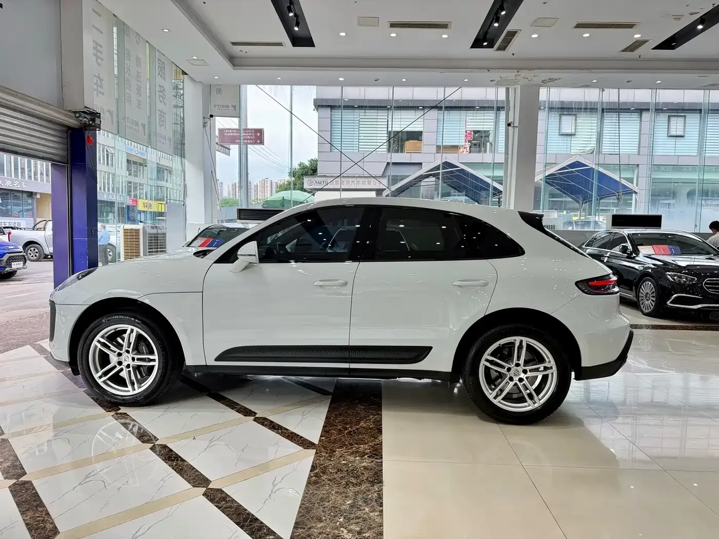 Porsche Macan 2024 Macan 2.0T — Фото автомобиля 15