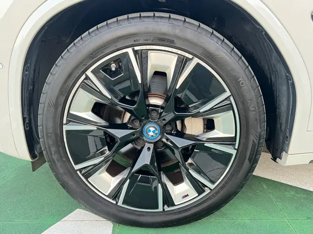 BMW iX3 — Фото автомобиля 25