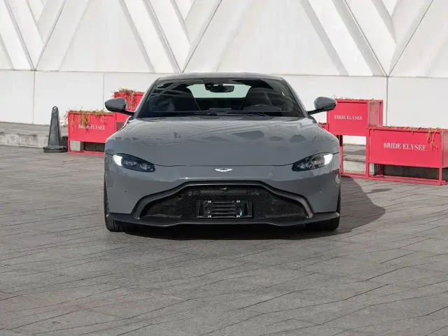 Aston Martin V8 Vantage — Фото автомобиля 2