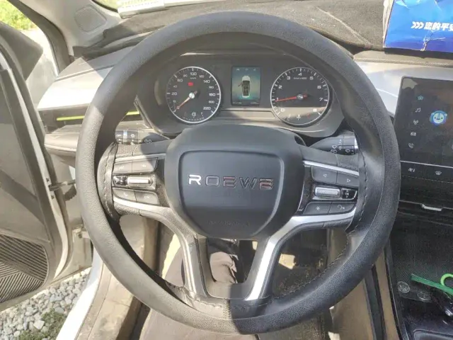 Roewe Roewe i5 2021 1.5L Manual Platinum Edition — Фото автомобиля 15