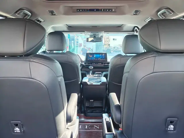 Toyota Sienna — Фото автомобиля 19