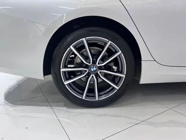 BMW 3 Series — Фото автомобиля 19