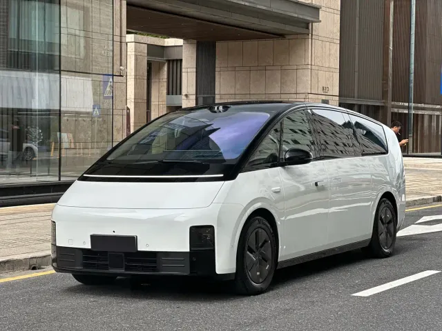 Фотография автомобиля — Li Auto MEGA