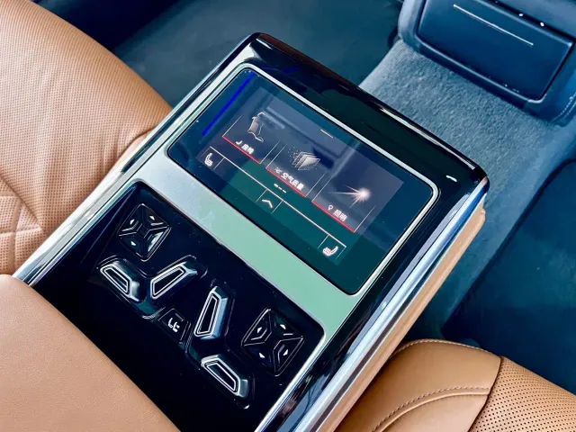 Audi A8 — Фото автомобиля 21