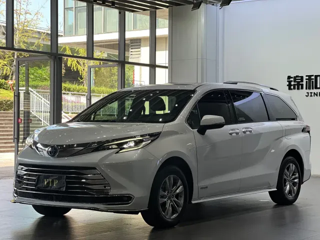 Toyota Sienna — Фото автомобиля 2