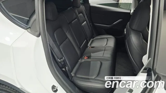 Tesla Model Y — Фото автомобиля 11