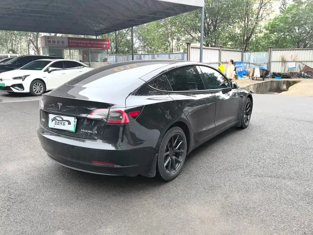 Tesla Model 3 — Фото автомобиля 7