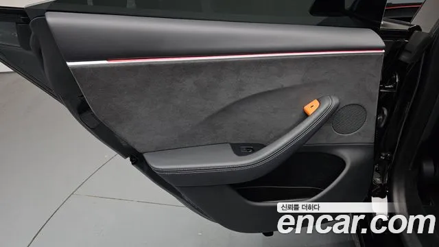 Tesla Model 3 — Фото автомобиля 23