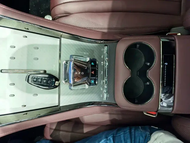 Denza Z9GT — Фото автомобиля 14