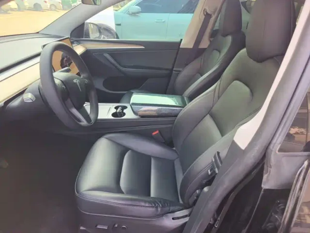 Tesla Model Y — Фото автомобиля 14