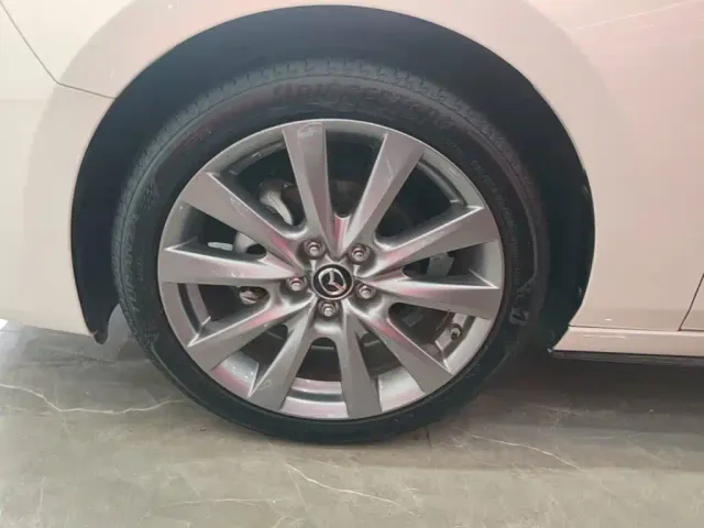 Mazda Axela — Фото автомобиля 22