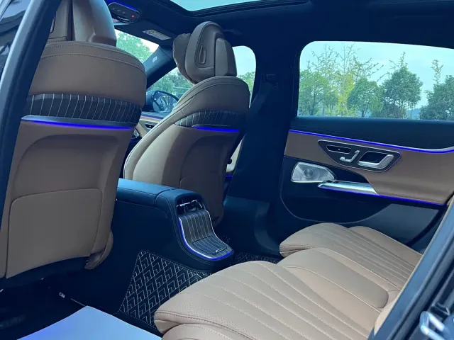 Mercedes-Benz E-Class — Фото автомобиля 4