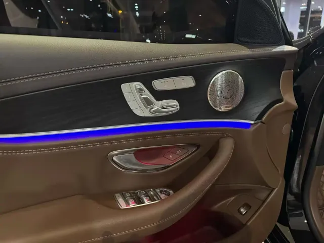 Mercedes-Benz E-Class — Фото автомобиля 4