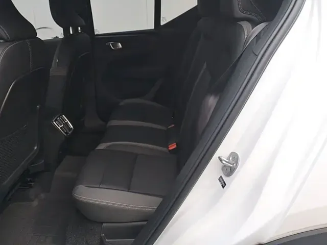 Volvo XC40 — Фото автомобиля 16