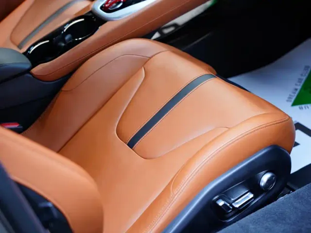Lotus Emira — Фото автомобиля 27