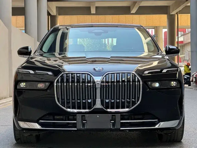 BMW 7 Series — Фото автомобиля 2