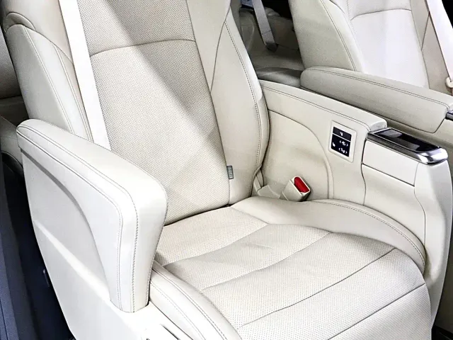 Toyota Alphard — Фото автомобиля 18