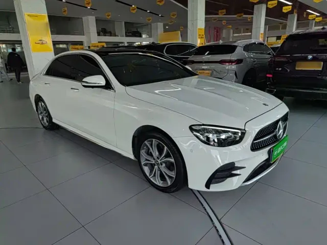 Mercedes-Benz E-Class — Фото автомобиля 3