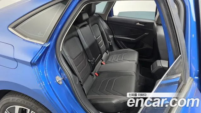 Volkswagen Jetta — Фото автомобиля 18