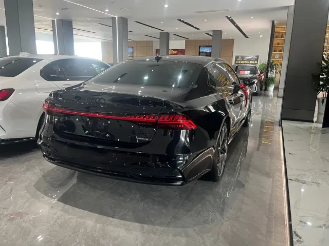 Audi A7L — Фото автомобиля 9