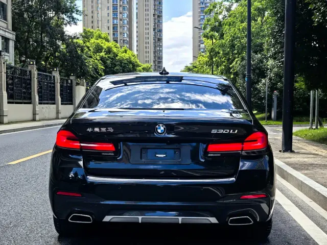 BMW 5 Series — Фото автомобиля 5