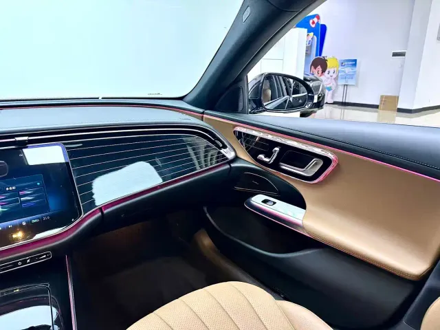 Mercedes-Benz E-Class — Фото автомобиля 20