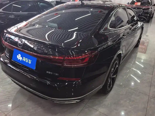 Volkswagen Passat — Фото автомобиля 3