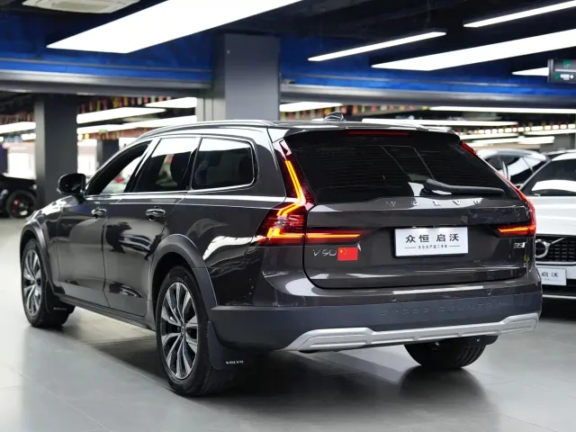 Volvo V90 — Фото автомобиля 6