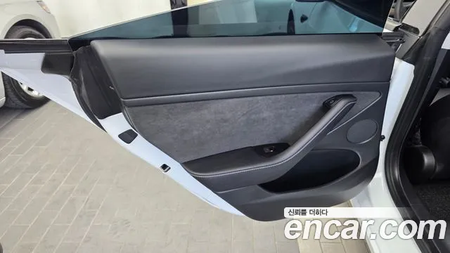 Tesla Model 3 — Фото автомобиля 14