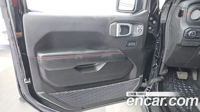 Jeep Wrangler — Фото автомобиля 13
