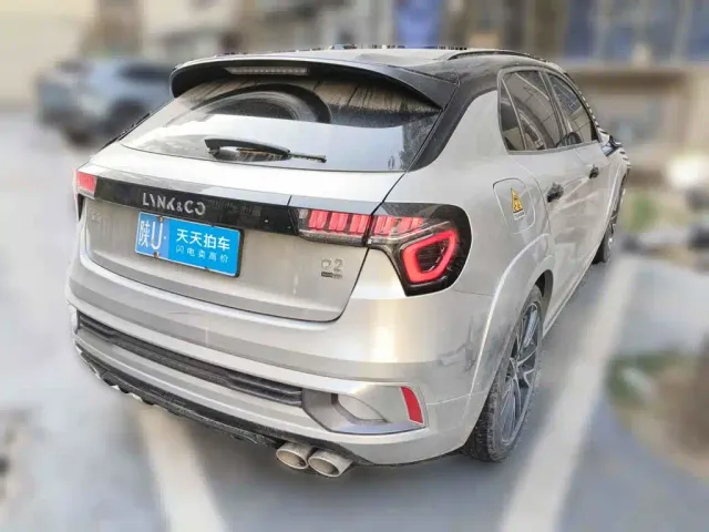 Lynk & Co 02 Hatchback — Фото автомобиля 2