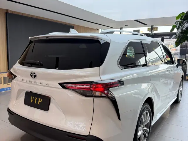 Toyota Sienna — Фото автомобиля 5
