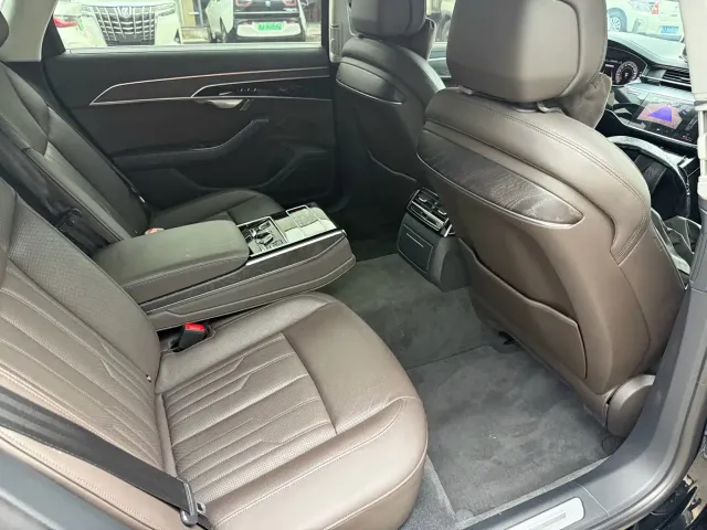 Audi A8 — Фото автомобиля 7