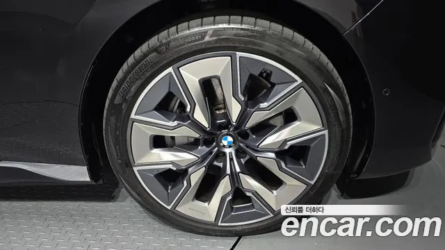 BMW i7 xDrive 60 Design Pure Excellence — Фото автомобиля 5