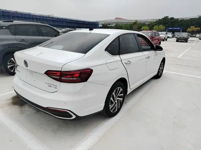 Volkswagen Lavida — Фото автомобиля 6