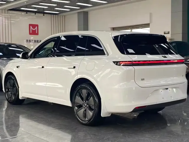 Li Auto L6 — Фото автомобиля 13