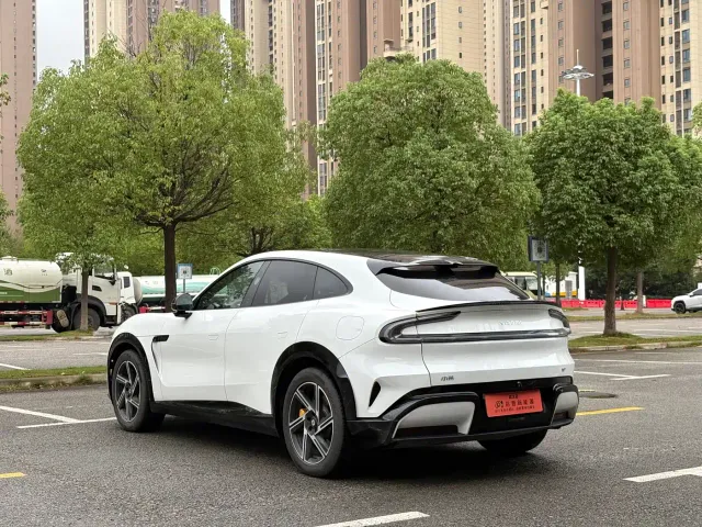 Xiaomi YU7 — Фото автомобиля 6