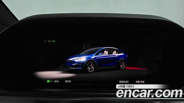 Tesla Model X — Фото автомобиля 26