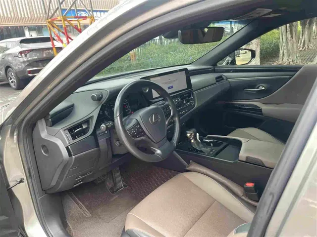 Lexus ES — Фото автомобиля 14
